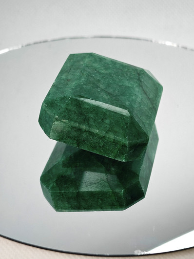 VERY BIG Emerald 602,3 ct emerald 