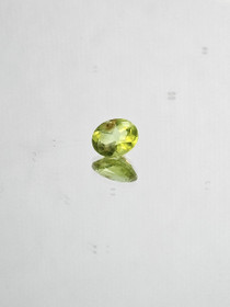 Peridot 0,8 ct oval