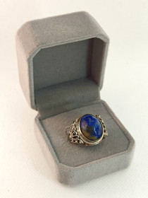Vintage ring with lapis lazuli