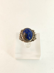 Vintage ring with lapis lazuli