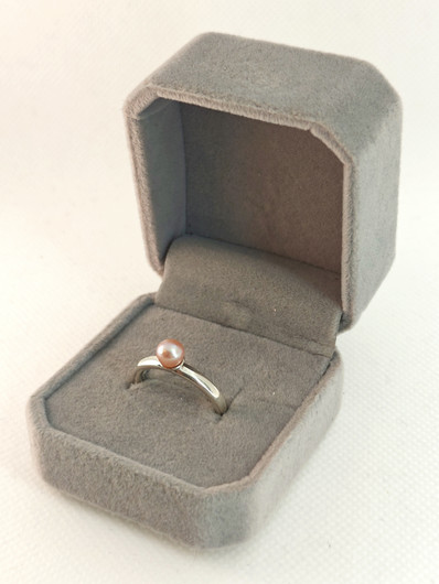 Vintage silver ring with natural pearl