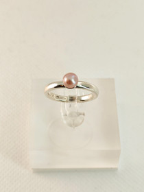 Vintage silver ring with natural pearl