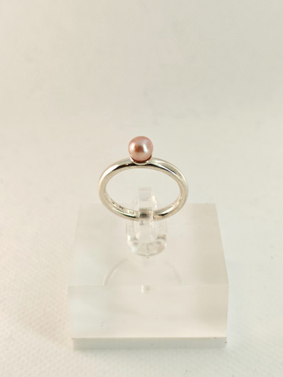 Vintage silver ring with natural pearl