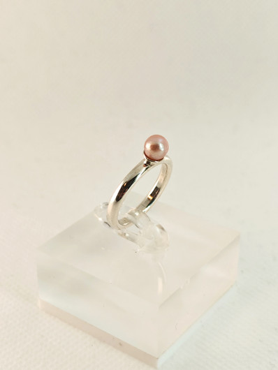 Vintage silver ring with natural pearl