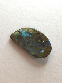 Labradoriitti 148 ct fancy