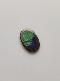 Labradoriitti 4,7 ct ovaali