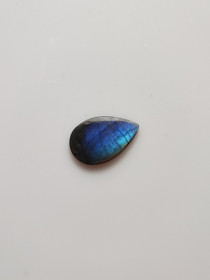 Labradoriitti 4,7 ct pisara