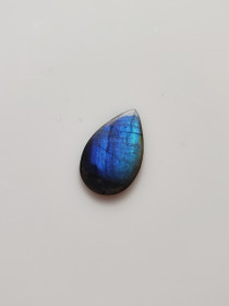 Labradoriitti 4,7 ct pisara