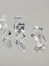 Topaasi erä ( 4-3.9 x 2 mm \ 0,4 ct ) neliö