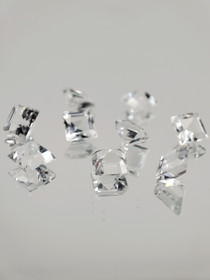 Topaasi erä ( 4-3.9 x 2 mm \ 0,4 ct ) neliö