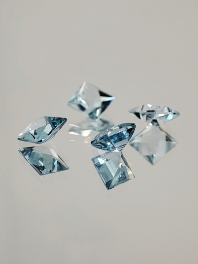 Topaz lot ( 3 x 2-1 mm \ 0,3 ct ) princess
