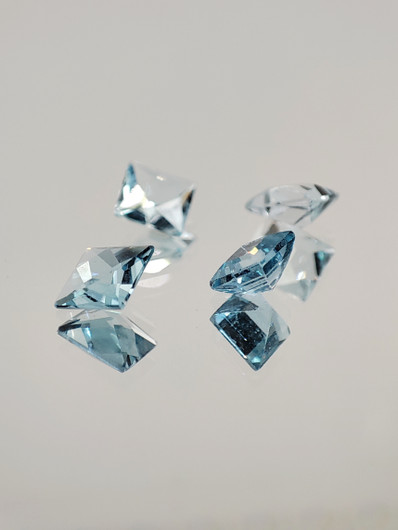 Topaz lot ( 3 x 2-1 mm \ 0,3 ct ) princess