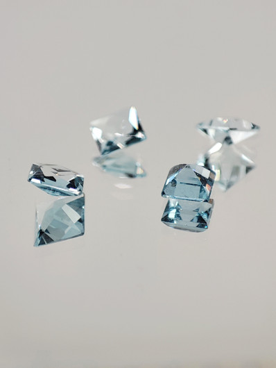 Topaz lot ( 3 x 2-1 mm \ 0,3 ct ) princess