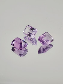 Ametisti erä ( 6 x 4 x 3 mm \ 0,8 ct ) smaragdi