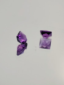 Ametisti erä ( 3 x 3 x 2 mm \ 0,3 ct ) neliö