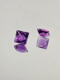 Ametisti erä ( 3 x 3 x 2 mm \ 0,3 ct ) neliö