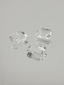 Topaasi erä ( 7-6 x 4 x 2 mm \ 0,8 ct ) smaragdi