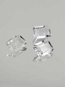 Topaasi erä ( 7-6 x 4 x 2 mm \ 0,8 ct ) smaragdi