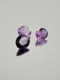 Ametisti erä ( 9 x 7 x 5 - 4 mm \ 1,9 ct ) ovaali