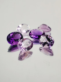 Ametisti erä ( 8 x 6 x 4 - 3 mm \ 1,1 ct ) ovaali