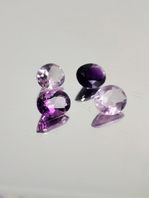 Ametisti erä ( 8 x 7 - 6 x 4 - 3 mm \ 1,4 ct ) ovaali