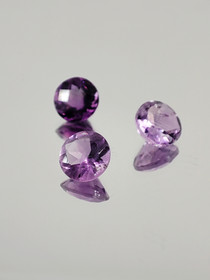 Ametisti erä ( 7 - 6 x 5 - 4 mm \ 1,1 ct ) pyöreä
