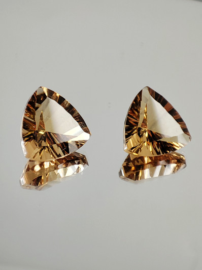 Citrine pair 13 x 8 mm \ 2 x 6,5 ct triangle