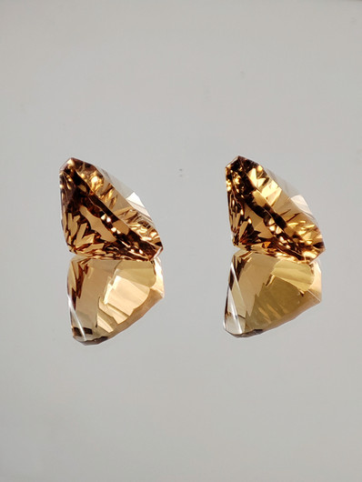 Citrine pair 13 x 8 mm \ 2 x 6,5 ct triangle