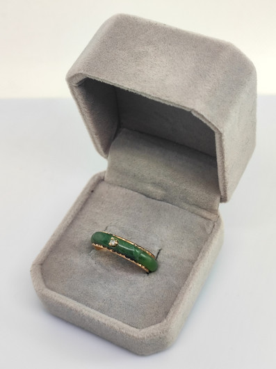vintage  jade gold ring with diamond