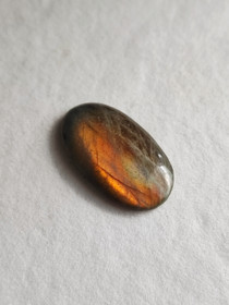 Labradoriitti 10,9 ct ovaali