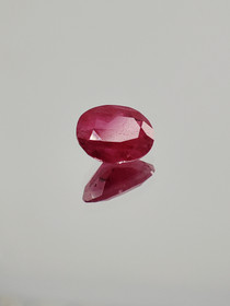 Ruby 0,8 ct oval