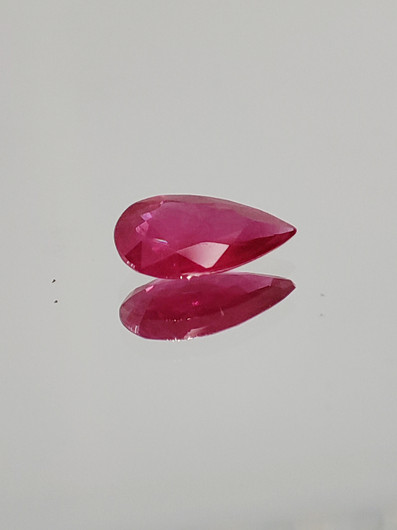 Ruby 0,7 ct pear