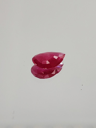 Ruby 0,7 ct pear
