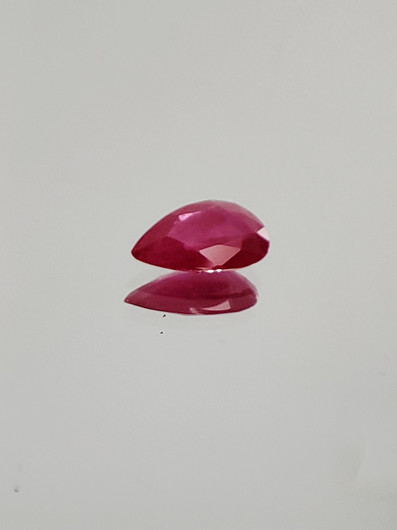 Ruby 0,7 ct pear