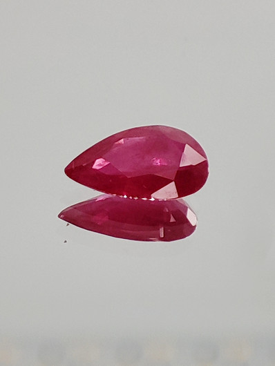 Ruby 0,7 ct pear