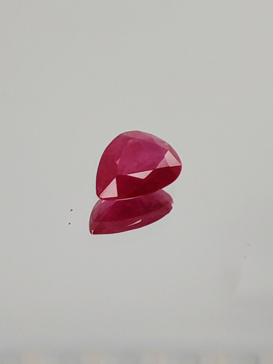 Ruby 0,7 ct pear