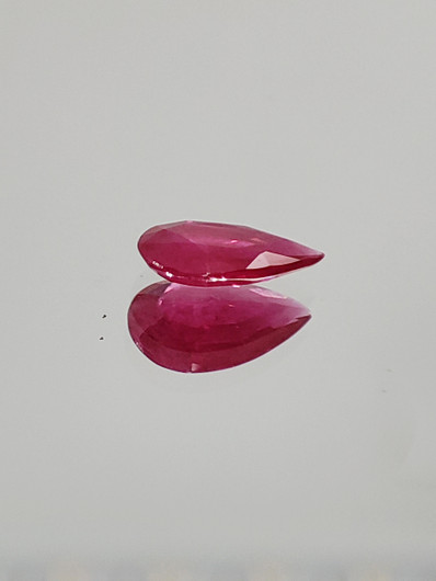 Ruby 0,7 ct pear