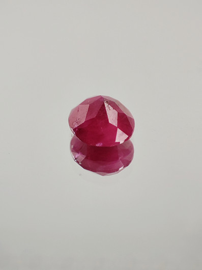 Ruby 0,8 ct oval