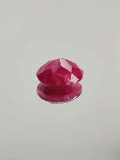Ruby 0,8 ct oval