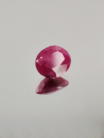 Ruby 0,8 ct oval