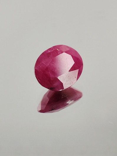 Ruby 0,8 ct oval