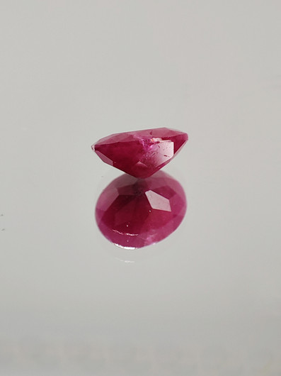 Ruby 0,8 ct oval