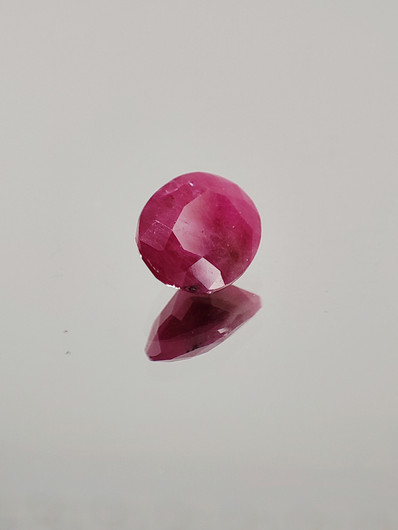 Ruby 0,8 ct oval