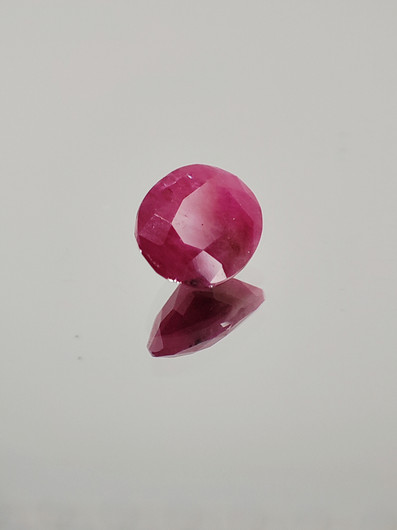 Ruby 0,8 ct oval