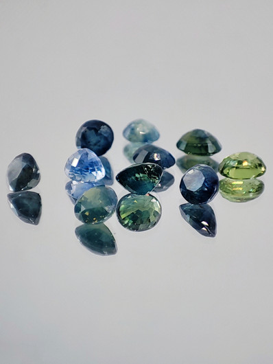 Natural Sapphire lot ( 6 - 5 x  4 x 3 - 2 mm \ 0,8 ct ) oval