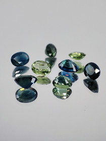 Natural Sapphire lot ( 5 - 4 x 3 x 3 - 2 mm \ 0,4 ct ) oval