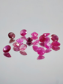 Ruby lot ( 4 - 3 x 2 - 1 mm \ 0,2 ct ) round