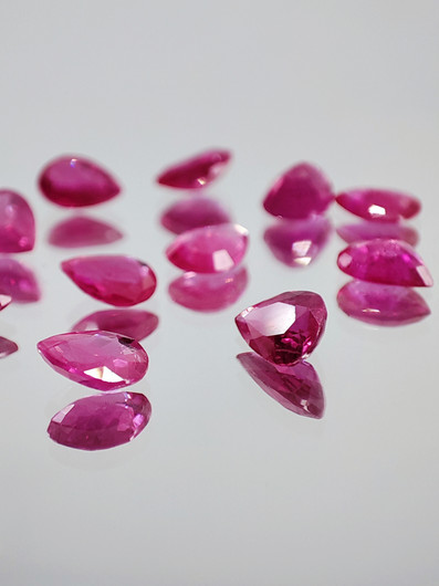 Ruby lot ( 4 x 3 x 2 - 1 mm \ 0,3 ct ) pear