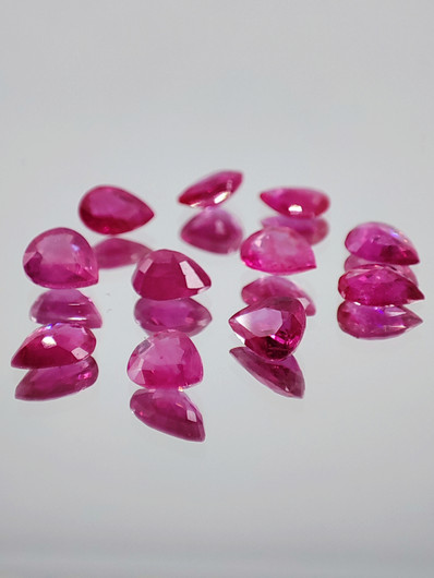 Ruby lot ( 4 x 3 x 2 - 1 mm \ 0,3 ct ) pear