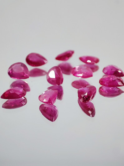 Ruby lot ( 4 x 3 x 2 - 1 mm \ 0,3 ct ) pear
